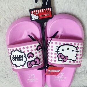 NWT Size 7 Hello Kitty Slides 💖